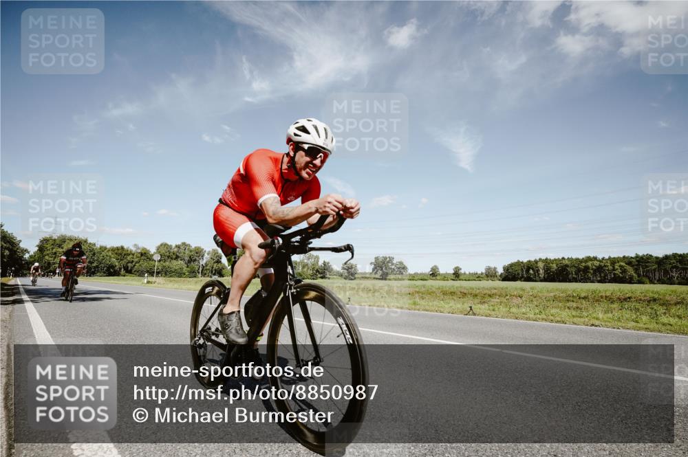 07.09.2025 - 19. Norderstedt Triathlon Michael Burmester http://msf.ph/oto/8850987 07.09.2025 14:20:20 Radfahren 896, 976, 987, 1434 meine-sportfotos.de