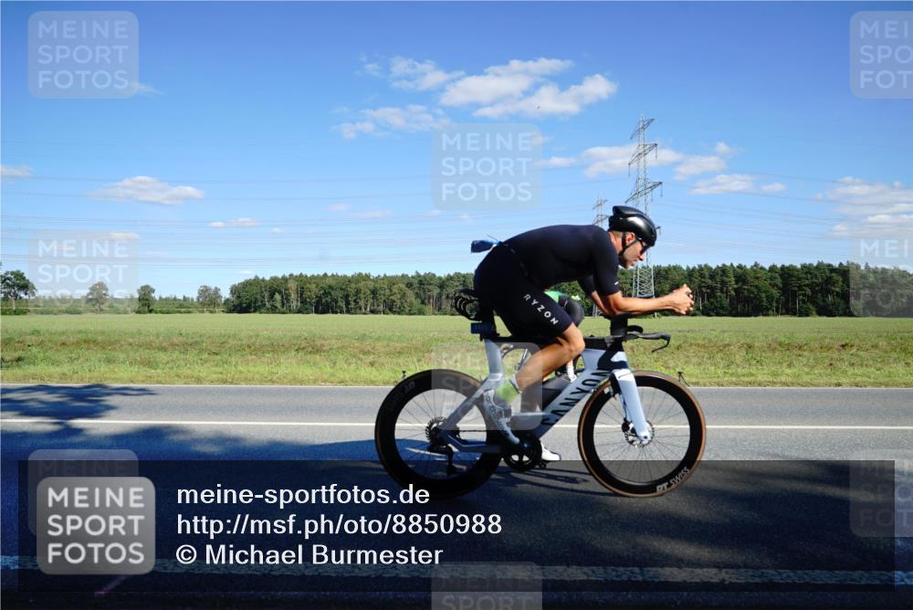 07.09.2025 - 19. Norderstedt Triathlon Michael Burmester http://msf.ph/oto/8850988 07.09.2025 15:37:31 Radfahren 1405, 1415, 1476 meine-sportfotos.de