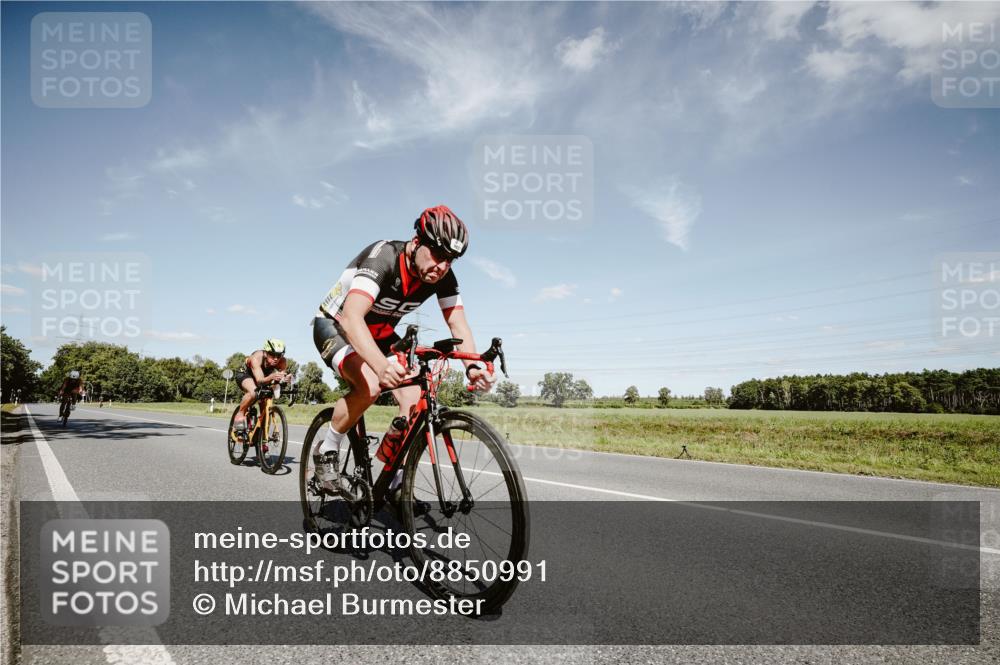 07.09.2025 - 19. Norderstedt Triathlon Michael Burmester http://msf.ph/oto/8850991 07.09.2025 14:20:21 Radfahren 896, 976, 987, 1434 meine-sportfotos.de