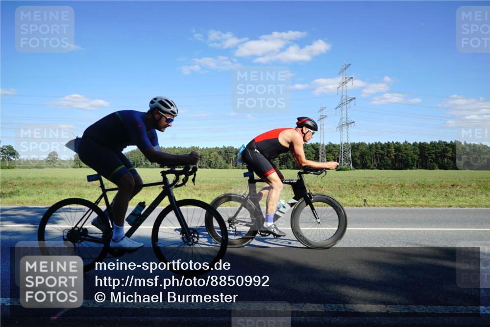 07.09.2025 - 19. Norderstedt Triathlon Michael Burmester http://msf.ph/oto/8850992 07.09.2025 15:37:33 Radfahren 1405, 1415, 1476 meine-sportfotos.de