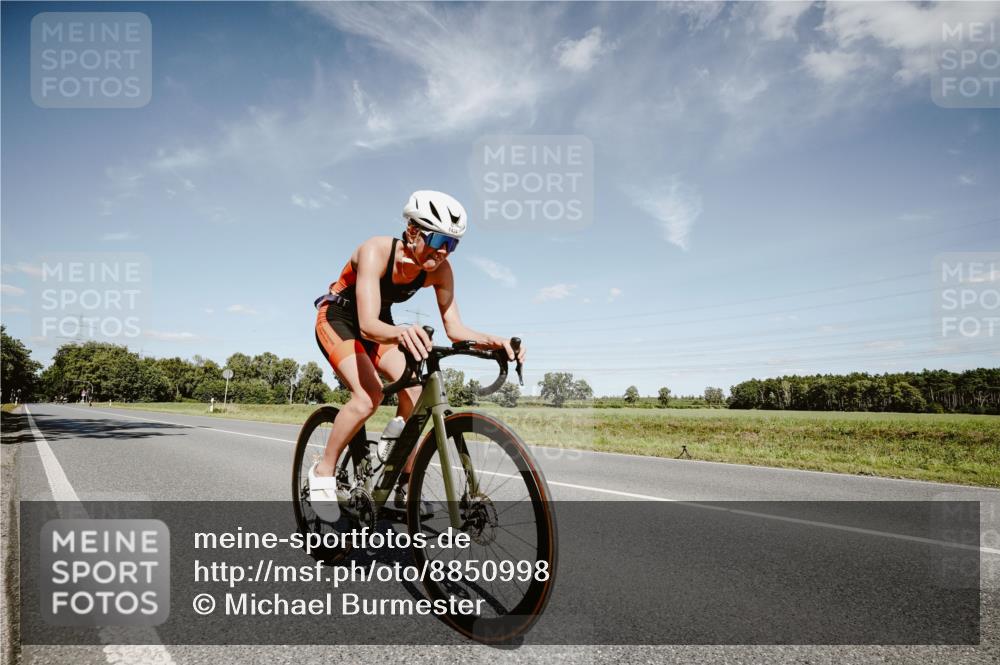 07.09.2025 - 19. Norderstedt Triathlon Michael Burmester http://msf.ph/oto/8850998 07.09.2025 14:20:22 Radfahren 896, 976, 987, 1434 meine-sportfotos.de