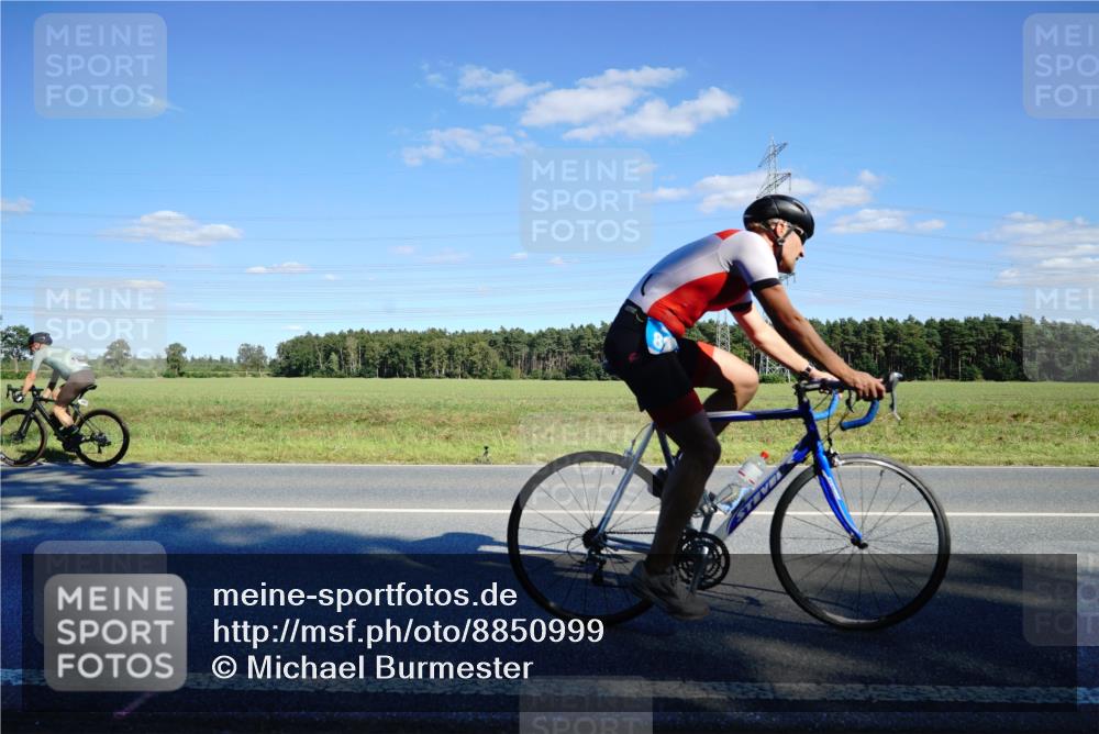 07.09.2025 - 19. Norderstedt Triathlon Michael Burmester http://msf.ph/oto/8850999 07.09.2025 15:37:39 Radfahren 894 meine-sportfotos.de