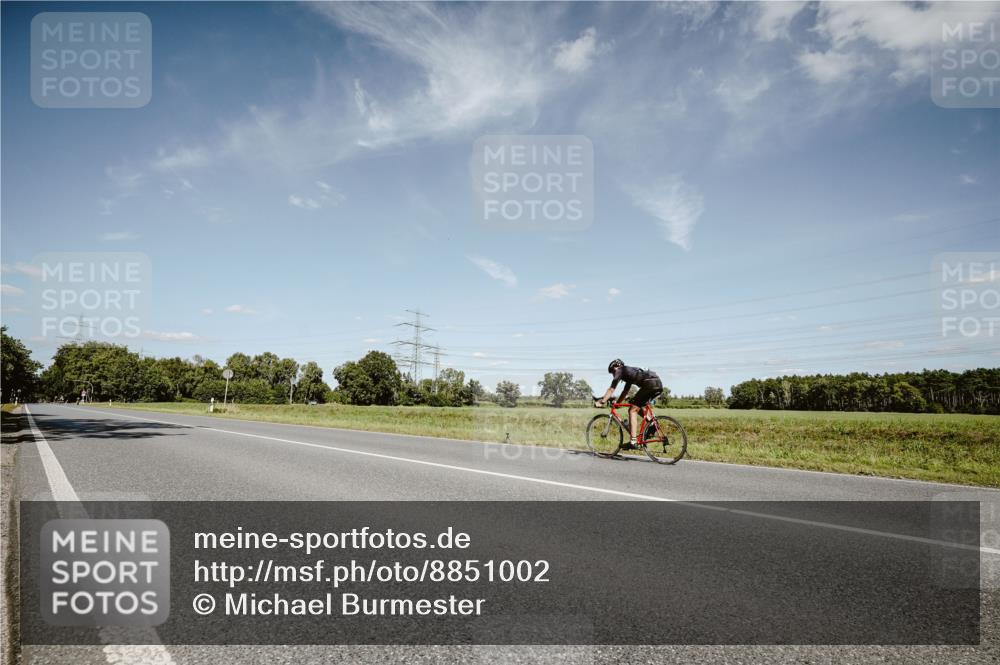 07.09.2025 - 19. Norderstedt Triathlon Michael Burmester http://msf.ph/oto/8851002 07.09.2025 14:20:25 Radfahren 1434 meine-sportfotos.de