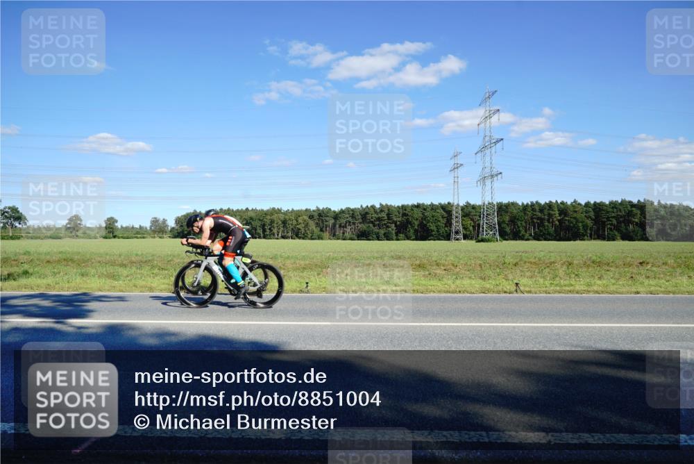 07.09.2025 - 19. Norderstedt Triathlon Michael Burmester http://msf.ph/oto/8851004 07.09.2025 15:37:41 Radfahren 894 meine-sportfotos.de
