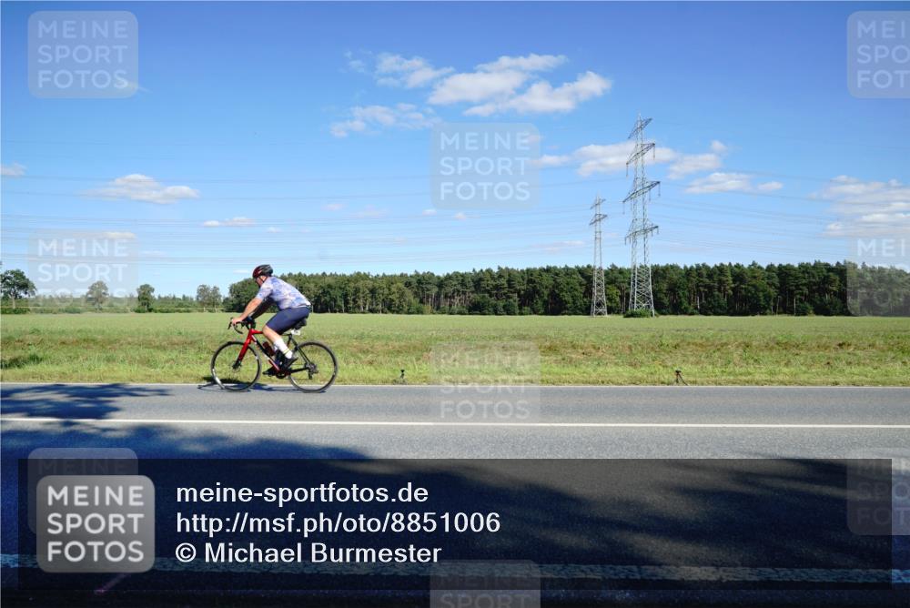 07.09.2025 - 19. Norderstedt Triathlon Michael Burmester http://msf.ph/oto/8851006 07.09.2025 15:37:42 Radfahren 894, 1509 meine-sportfotos.de