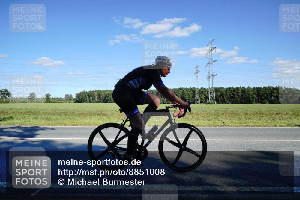07.09.2025 - 19. Norderstedt Triathlon Michael Burmester http://msf.ph/oto/8851008 07.09.2025 15:37:44 Radfahren 910, 1509 meine-sportfotos.de