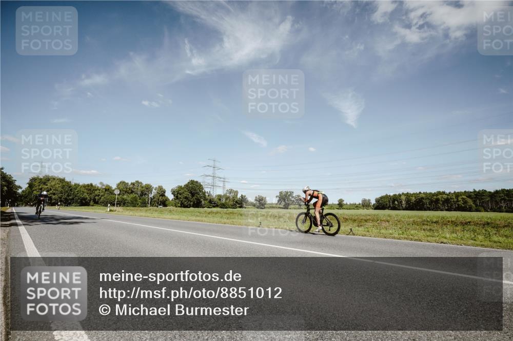 07.09.2025 - 19. Norderstedt Triathlon Michael Burmester http://msf.ph/oto/8851012 07.09.2025 14:20:40 Radfahren 1041 meine-sportfotos.de