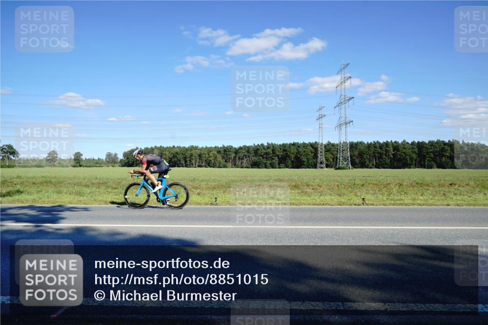 07.09.2025 - 19. Norderstedt Triathlon Michael Burmester http://msf.ph/oto/8851015 07.09.2025 15:37:49 Radfahren 910 meine-sportfotos.de