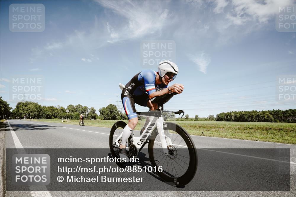 07.09.2025 - 19. Norderstedt Triathlon Michael Burmester http://msf.ph/oto/8851016 07.09.2025 14:20:41 Radfahren 1041 meine-sportfotos.de