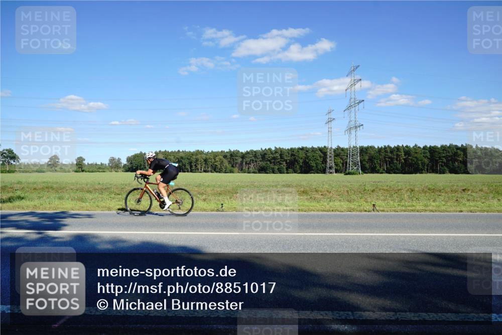 07.09.2025 - 19. Norderstedt Triathlon Michael Burmester http://msf.ph/oto/8851017 07.09.2025 15:37:51 Radfahren 1446 meine-sportfotos.de