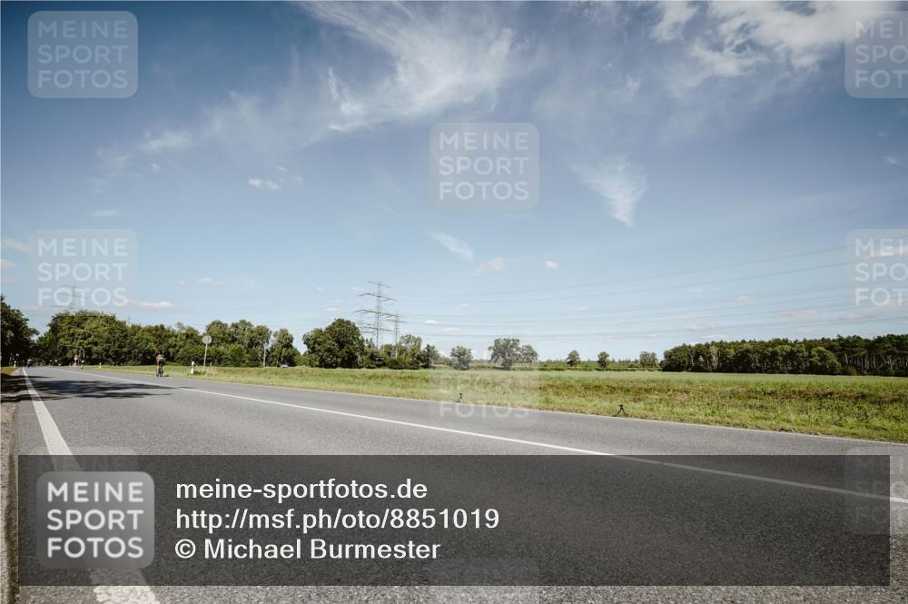 07.09.2025 - 19. Norderstedt Triathlon Michael Burmester http://msf.ph/oto/8851019 07.09.2025 14:20:43 Radfahren 1041 meine-sportfotos.de