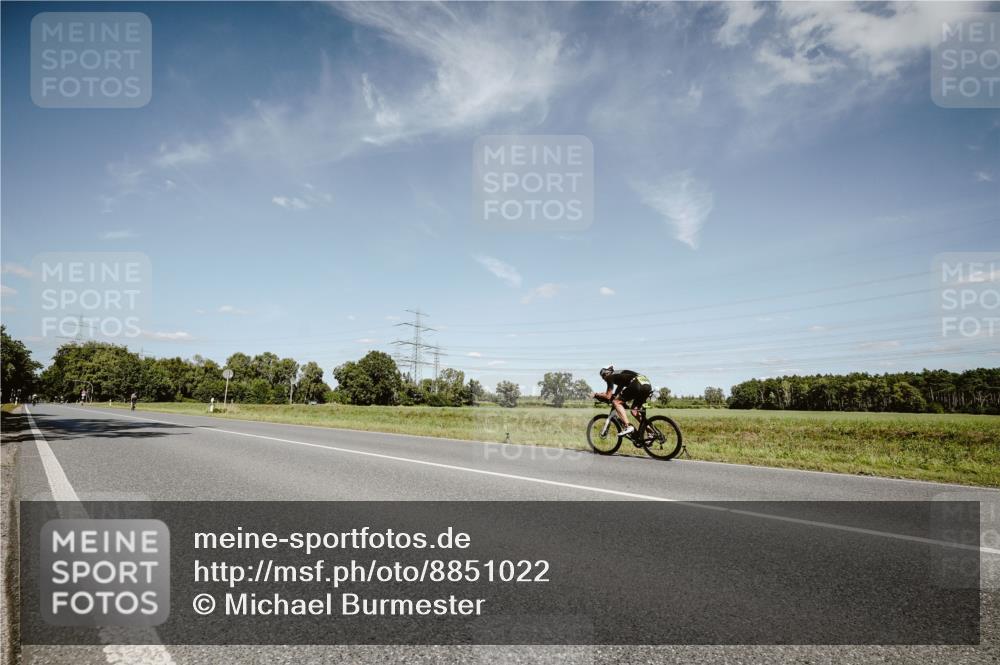 07.09.2025 - 19. Norderstedt Triathlon Michael Burmester http://msf.ph/oto/8851022 07.09.2025 14:20:44 Radfahren 1041 meine-sportfotos.de