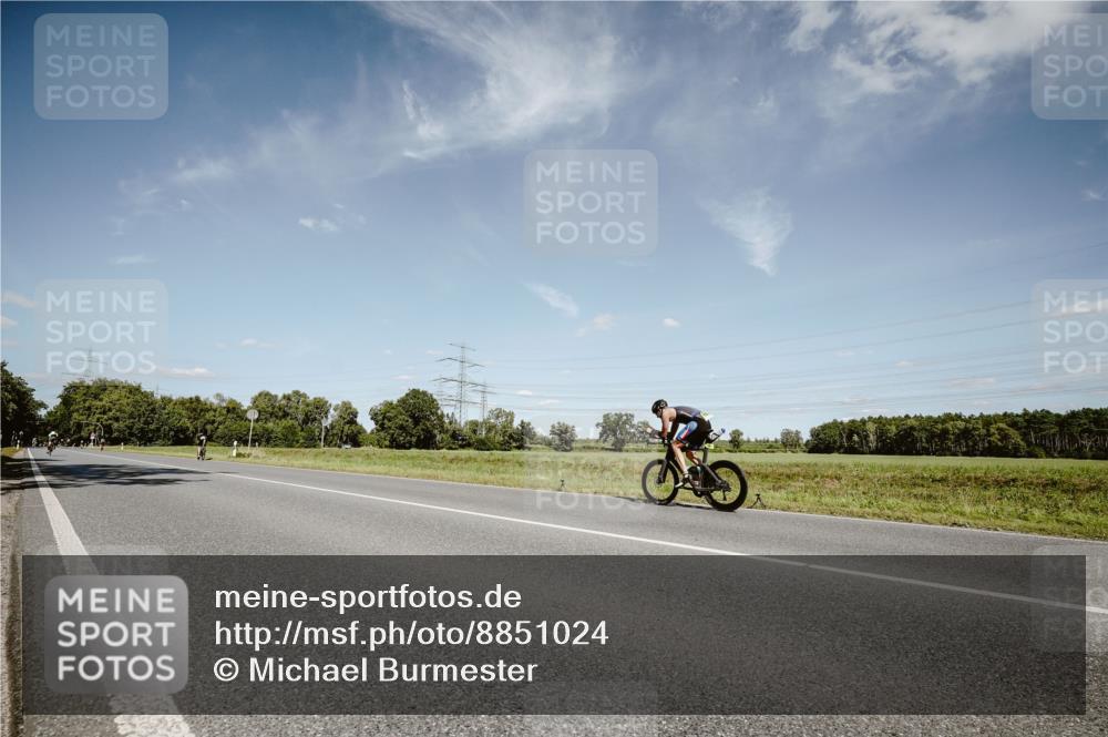 07.09.2025 - 19. Norderstedt Triathlon Michael Burmester http://msf.ph/oto/8851024 07.09.2025 14:20:47 Radfahren  meine-sportfotos.de