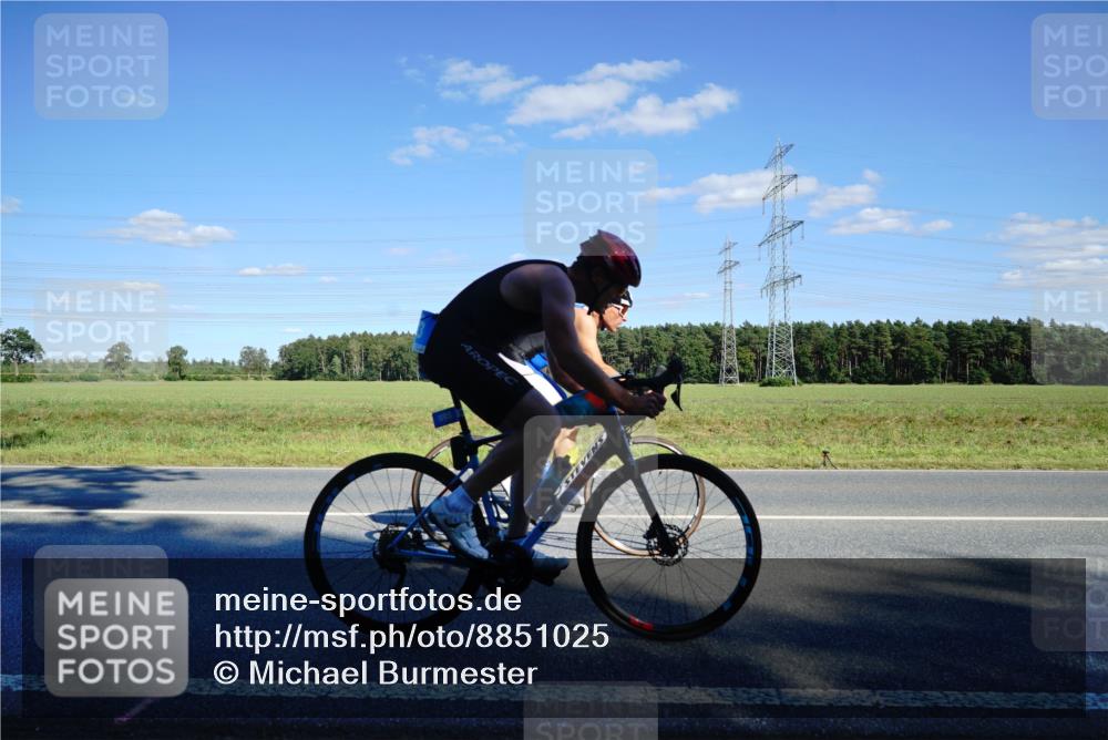 07.09.2025 - 19. Norderstedt Triathlon Michael Burmester http://msf.ph/oto/8851025 07.09.2025 15:37:56 Radfahren 443, 454, 893, 1446, 1510 meine-sportfotos.de