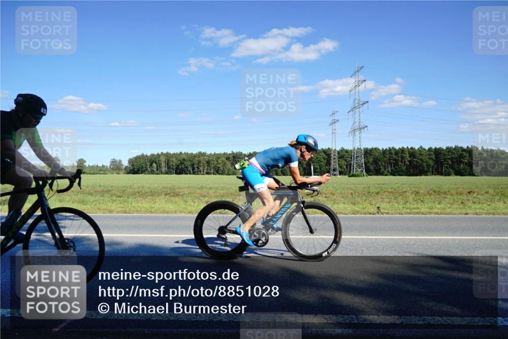 07.09.2025 - 19. Norderstedt Triathlon Michael Burmester http://msf.ph/oto/8851028 07.09.2025 15:37:58 Radfahren 390, 443, 454, 893, 1510 meine-sportfotos.de