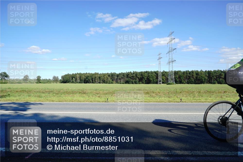 07.09.2025 - 19. Norderstedt Triathlon Michael Burmester http://msf.ph/oto/8851031 07.09.2025 15:37:58 Radfahren 390, 443, 454, 893, 1510 meine-sportfotos.de