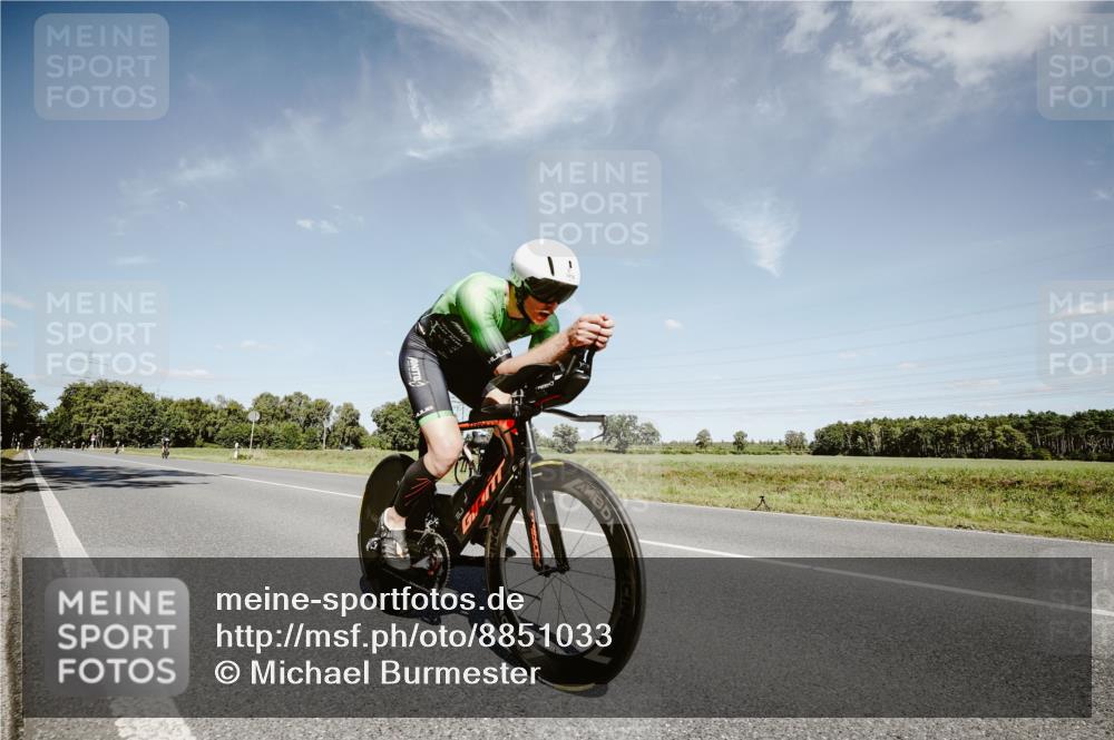 07.09.2025 - 19. Norderstedt Triathlon Michael Burmester http://msf.ph/oto/8851033 07.09.2025 14:20:51 Radfahren 1016 meine-sportfotos.de