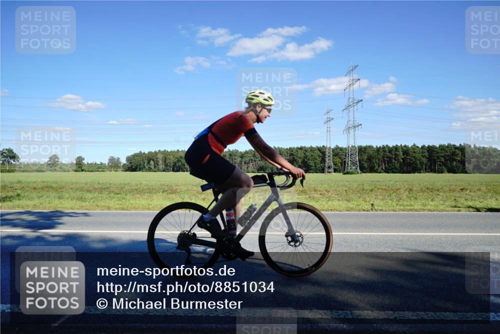 07.09.2025 - 19. Norderstedt Triathlon Michael Burmester http://msf.ph/oto/8851034 07.09.2025 15:37:59 Radfahren 390, 443, 454, 893, 1510 meine-sportfotos.de