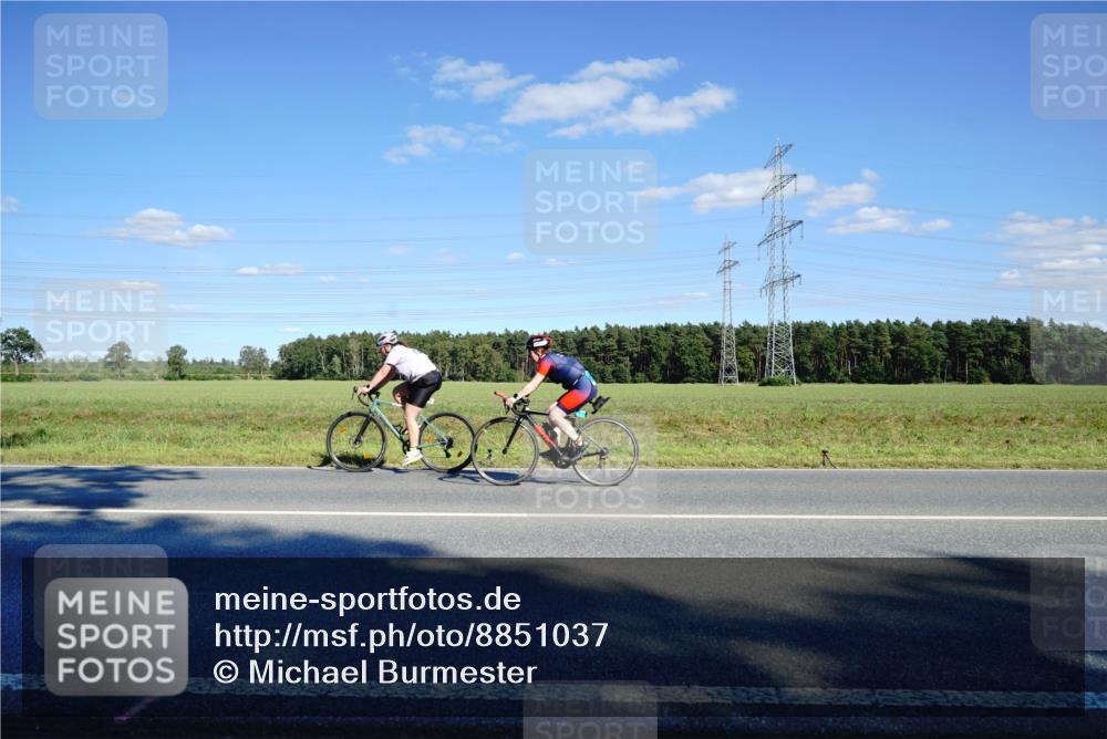 07.09.2025 - 19. Norderstedt Triathlon Michael Burmester http://msf.ph/oto/8851037 07.09.2025 15:38:00 Radfahren 390, 443, 454, 893 meine-sportfotos.de