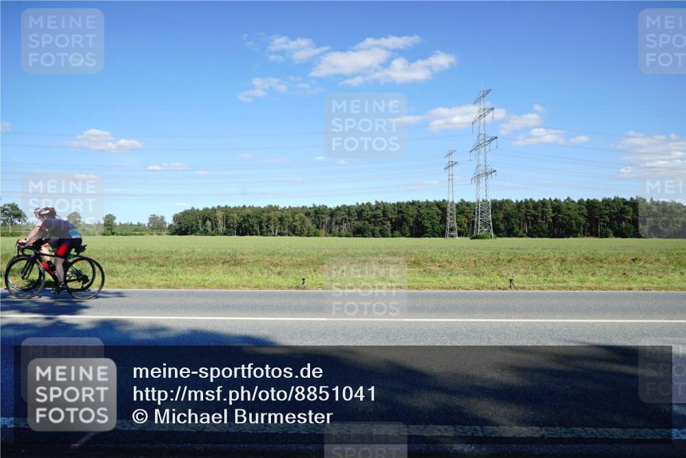 07.09.2025 - 19. Norderstedt Triathlon Michael Burmester http://msf.ph/oto/8851041 07.09.2025 15:38:01 Radfahren 390, 443, 454 meine-sportfotos.de