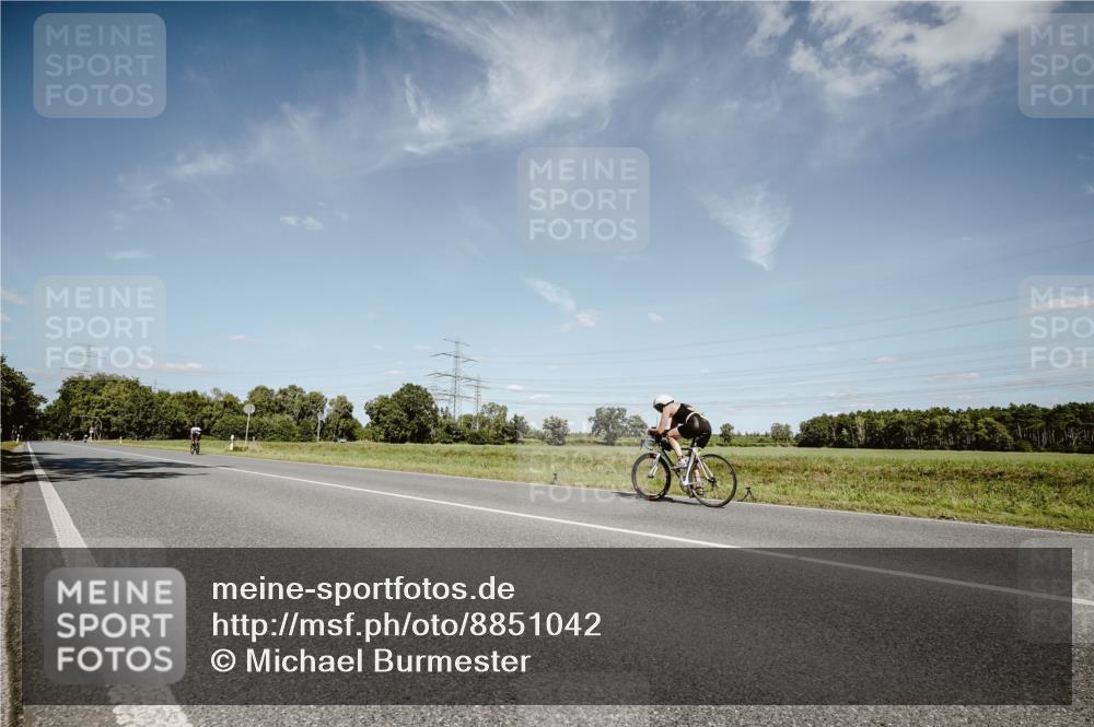 07.09.2025 - 19. Norderstedt Triathlon Michael Burmester http://msf.ph/oto/8851042 07.09.2025 14:21:03 Radfahren 1007 meine-sportfotos.de
