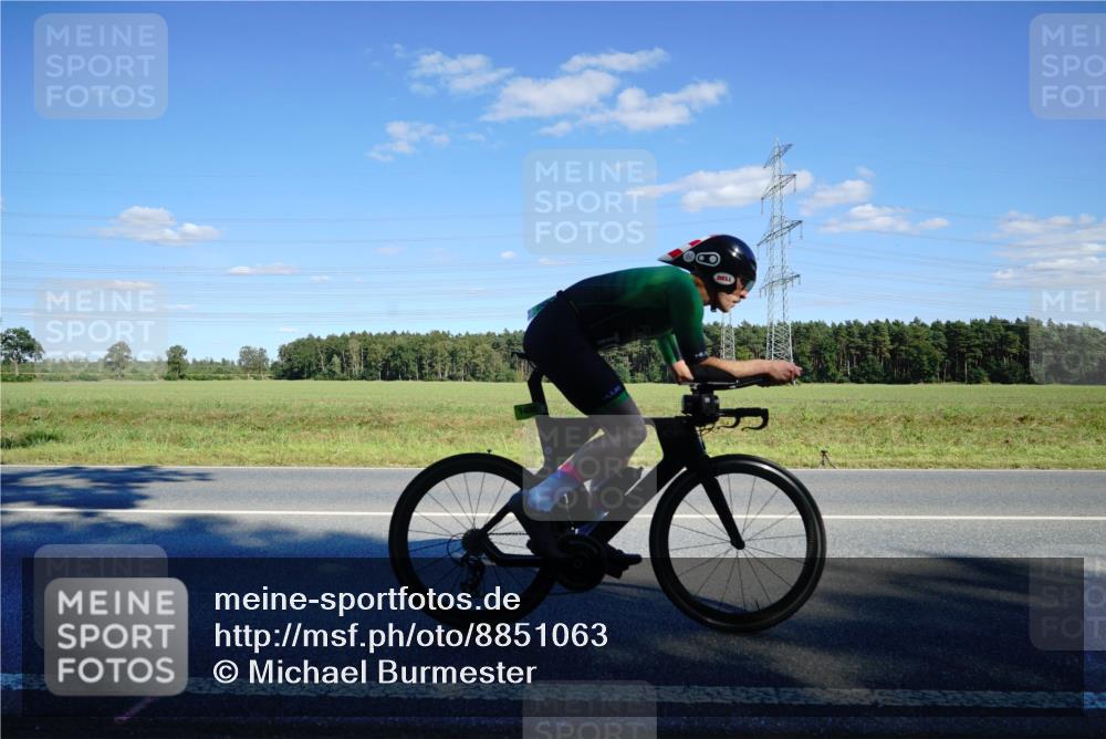 07.09.2025 - 19. Norderstedt Triathlon Michael Burmester http://msf.ph/oto/8851063 07.09.2025 15:38:17 Radfahren 1488 meine-sportfotos.de