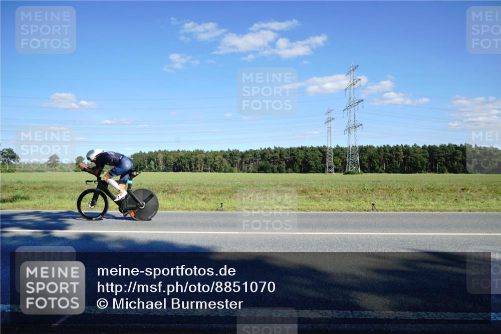 07.09.2025 - 19. Norderstedt Triathlon Michael Burmester http://msf.ph/oto/8851070 07.09.2025 15:38:27 Radfahren  meine-sportfotos.de