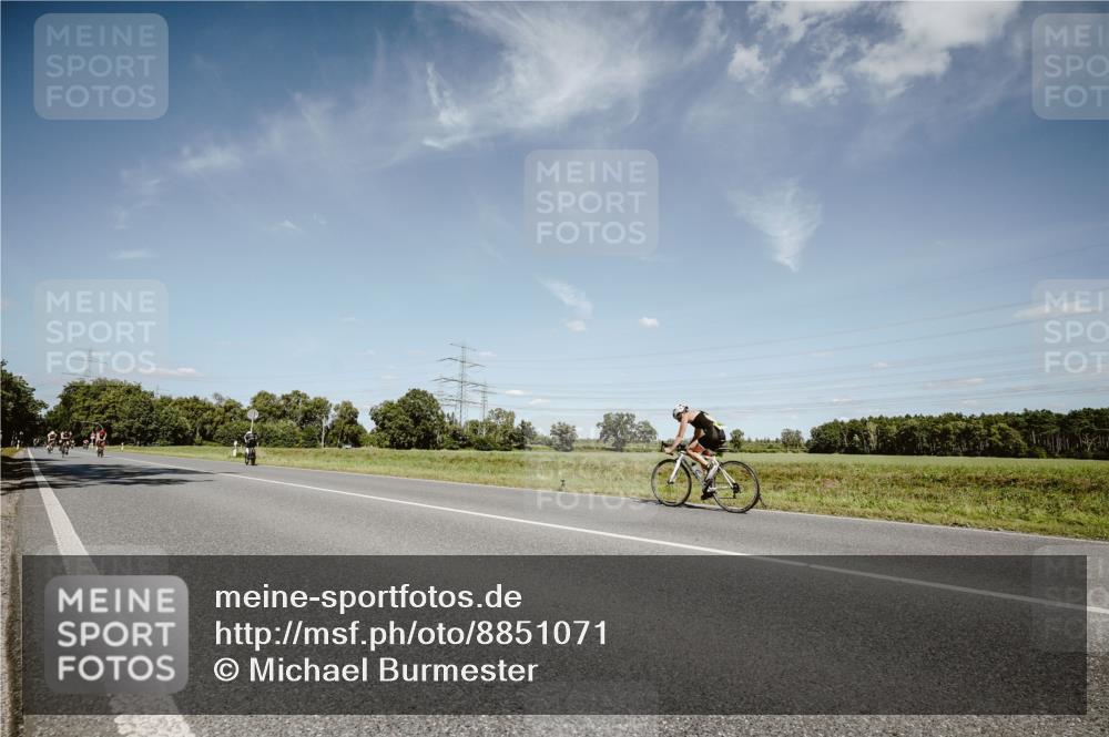 07.09.2025 - 19. Norderstedt Triathlon Michael Burmester http://msf.ph/oto/8851071 07.09.2025 14:21:37 Radfahren 999 meine-sportfotos.de
