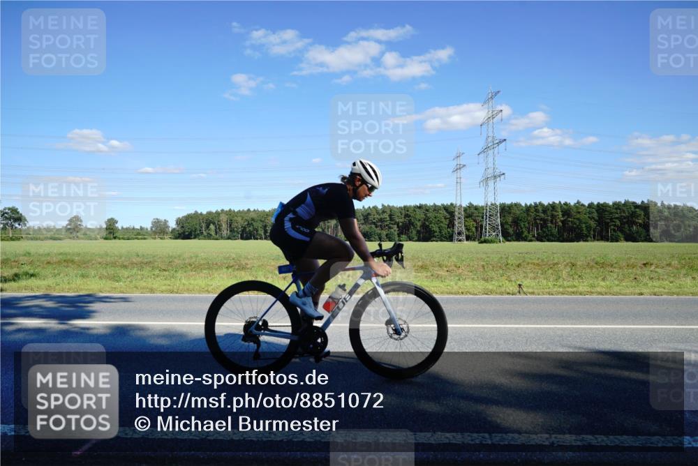 07.09.2025 - 19. Norderstedt Triathlon Michael Burmester http://msf.ph/oto/8851072 07.09.2025 15:38:32 Radfahren 887 meine-sportfotos.de