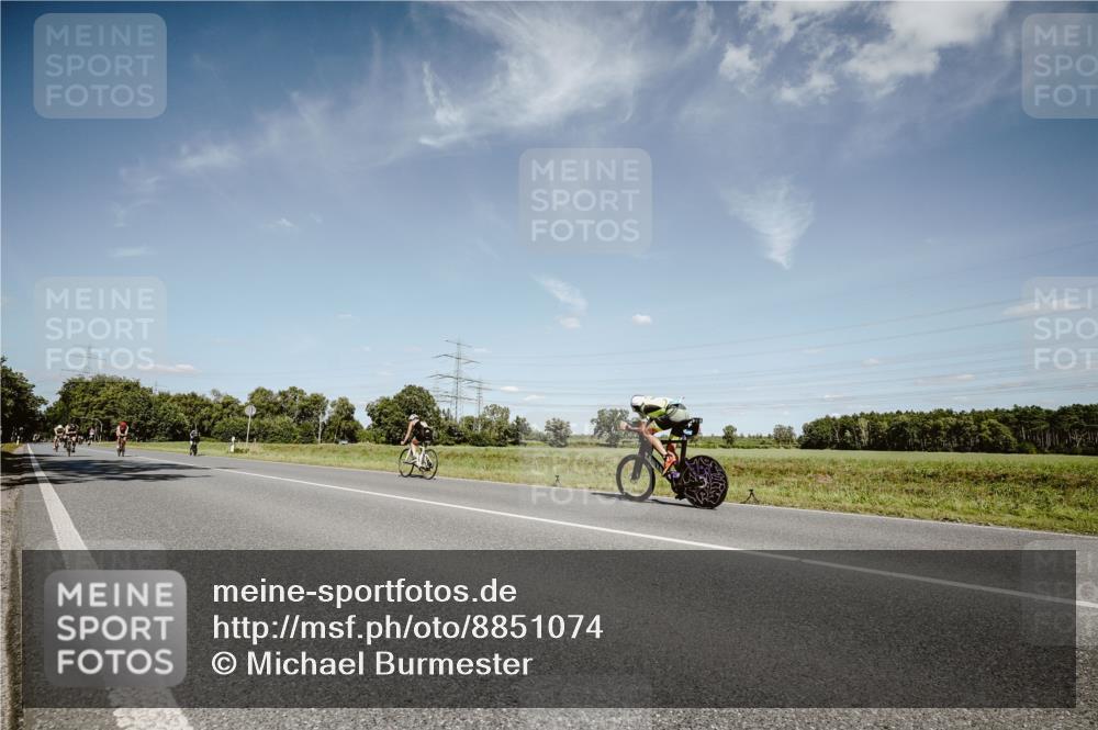 07.09.2025 - 19. Norderstedt Triathlon Michael Burmester http://msf.ph/oto/8851074 07.09.2025 14:21:38 Radfahren 417, 999, 1003 meine-sportfotos.de