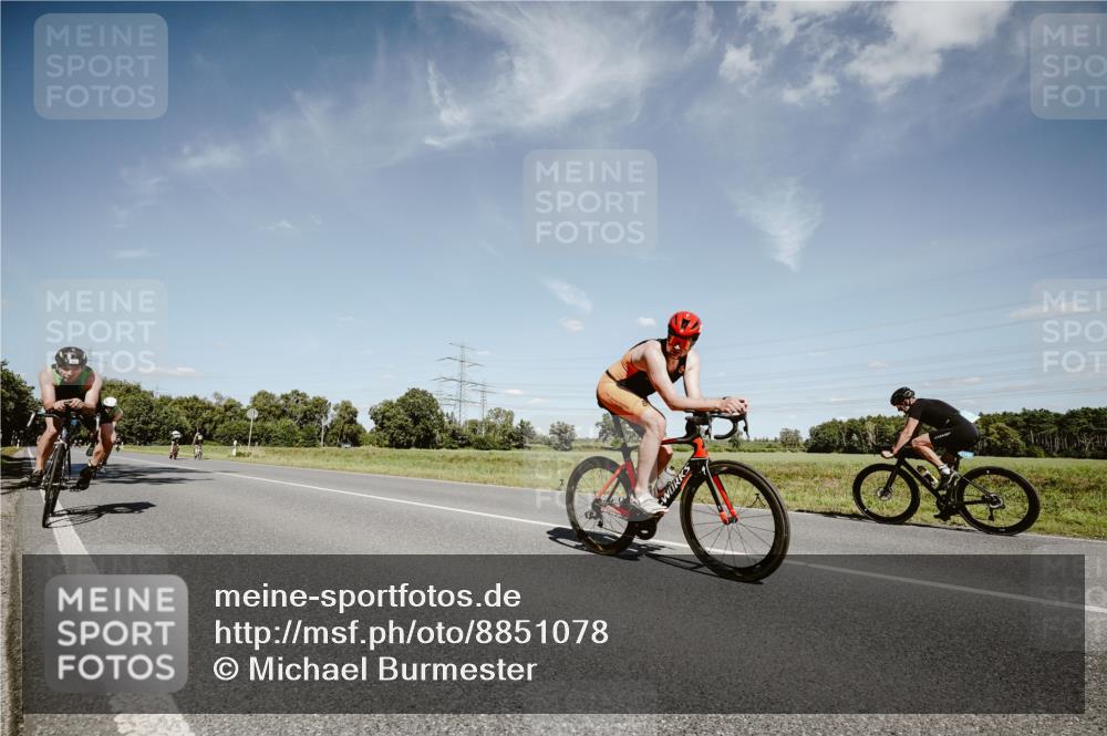 07.09.2025 - 19. Norderstedt Triathlon Michael Burmester http://msf.ph/oto/8851078 07.09.2025 14:21:40 Radfahren 417, 999, 1003 meine-sportfotos.de