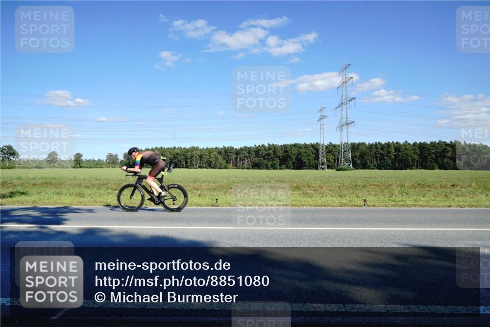 07.09.2025 - 19. Norderstedt Triathlon Michael Burmester http://msf.ph/oto/8851080 07.09.2025 15:38:37 Radfahren 380 meine-sportfotos.de