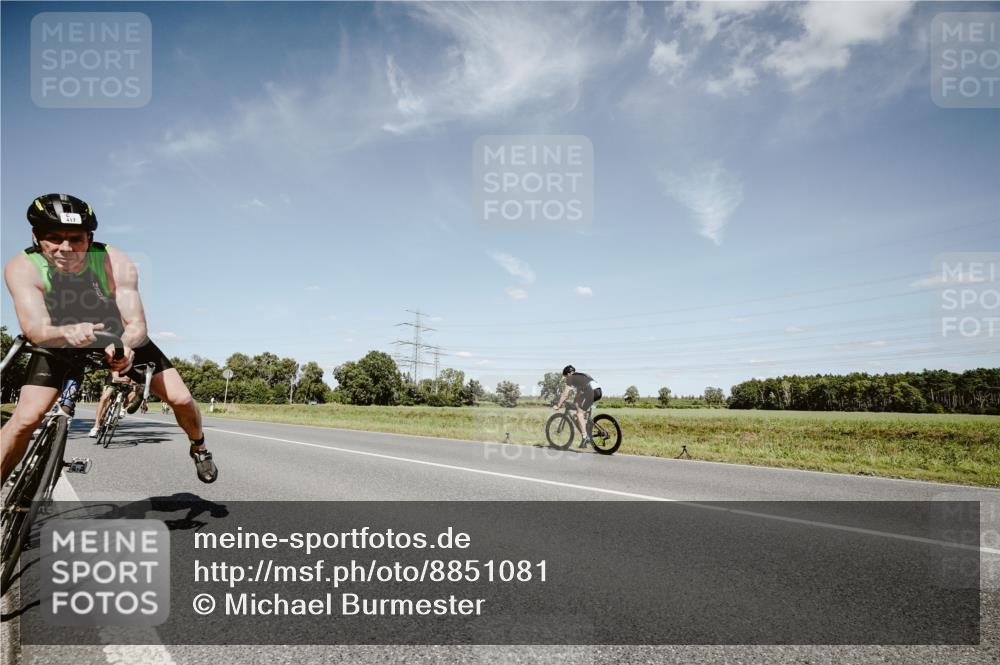07.09.2025 - 19. Norderstedt Triathlon Michael Burmester http://msf.ph/oto/8851081 07.09.2025 14:21:41 Radfahren 417, 999, 1003 meine-sportfotos.de