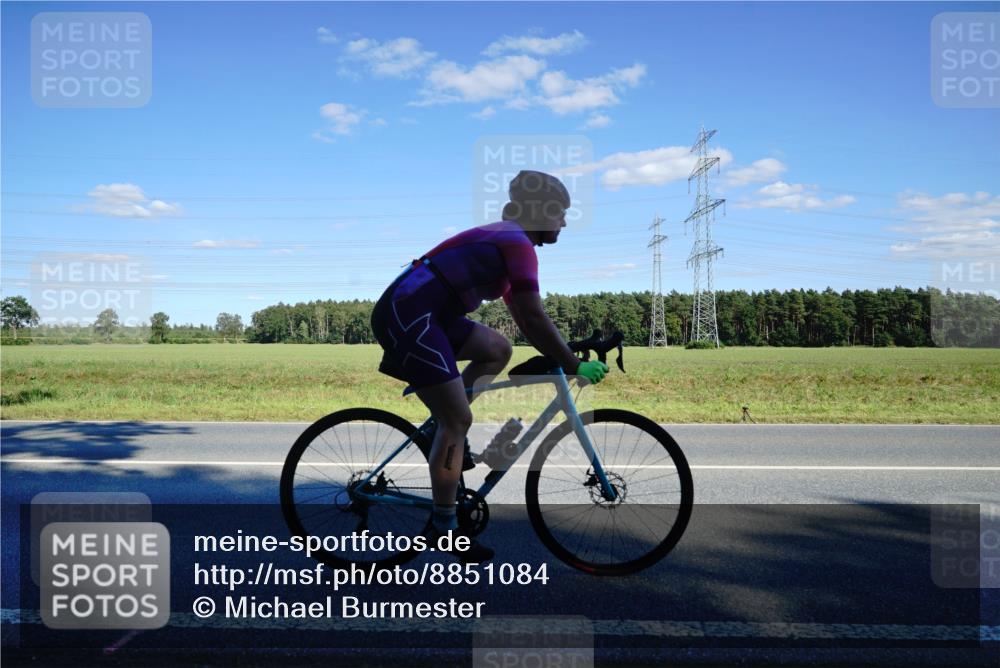 07.09.2025 - 19. Norderstedt Triathlon Michael Burmester http://msf.ph/oto/8851084 07.09.2025 15:38:42 Radfahren 408, 882, 938 meine-sportfotos.de