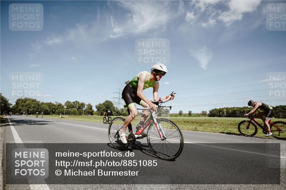 07.09.2025 - 19. Norderstedt Triathlon Michael Burmester http://msf.ph/oto/8851085 07.09.2025 14:21:42 Radfahren 417, 999, 1003 meine-sportfotos.de