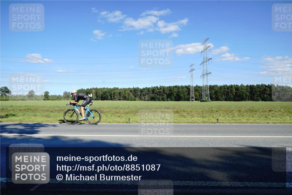 07.09.2025 - 19. Norderstedt Triathlon Michael Burmester http://msf.ph/oto/8851087 07.09.2025 15:38:44 Radfahren 408, 882, 938, 1442 meine-sportfotos.de