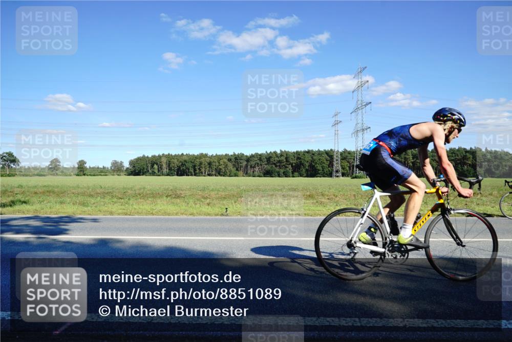 07.09.2025 - 19. Norderstedt Triathlon Michael Burmester http://msf.ph/oto/8851089 07.09.2025 15:38:44 Radfahren 408, 882, 938, 1442 meine-sportfotos.de