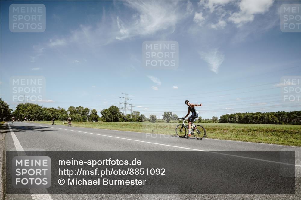 07.09.2025 - 19. Norderstedt Triathlon Michael Burmester http://msf.ph/oto/8851092 07.09.2025 14:21:44 Radfahren 417, 1003 meine-sportfotos.de