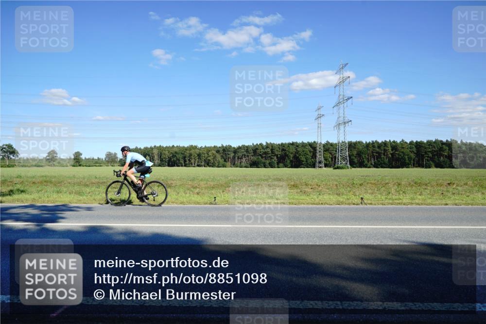 07.09.2025 - 19. Norderstedt Triathlon Michael Burmester http://msf.ph/oto/8851098 07.09.2025 15:38:48 Radfahren 402, 504, 882, 1432, 1442, 1454 meine-sportfotos.de