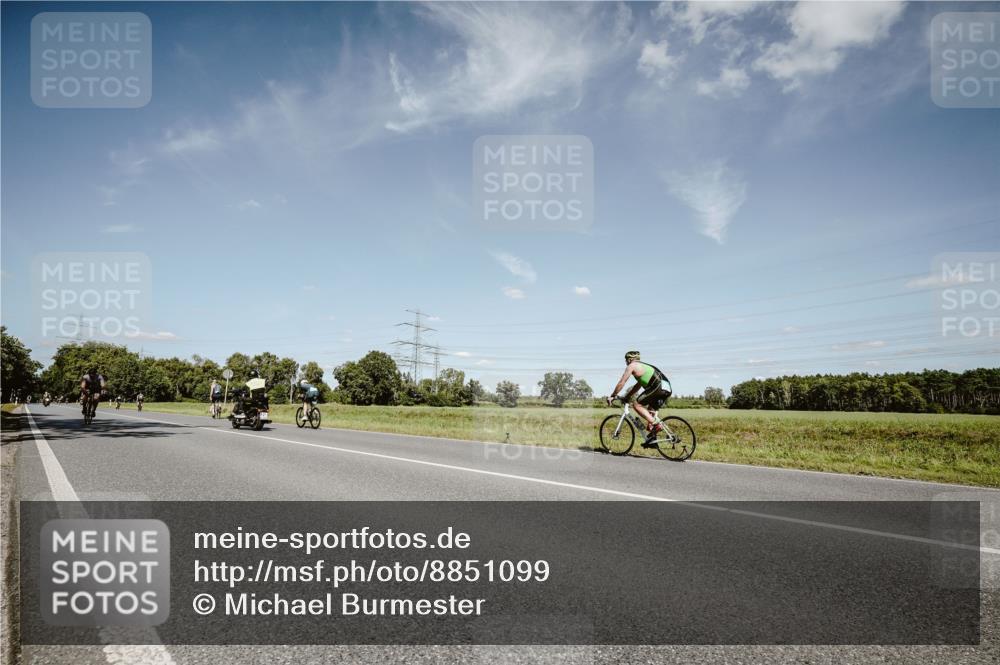 07.09.2025 - 19. Norderstedt Triathlon Michael Burmester http://msf.ph/oto/8851099 07.09.2025 14:21:47 Radfahren 872 meine-sportfotos.de