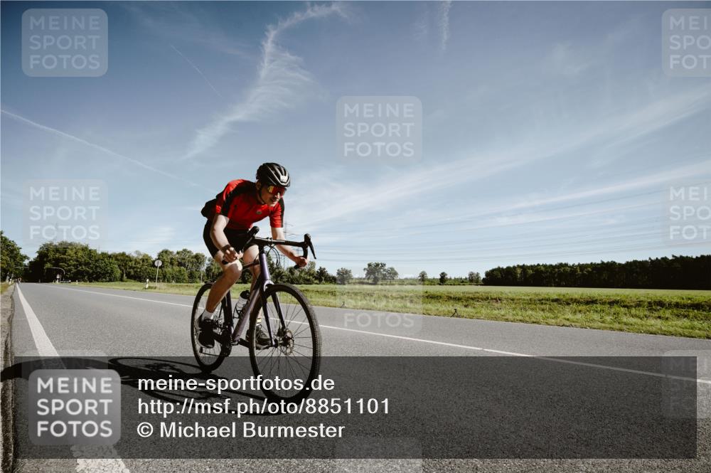 07.09.2025 - 19. Norderstedt Triathlon Michael Burmester http://msf.ph/oto/8851101 07.09.2025 11:16:26 Radfahren 862 meine-sportfotos.de