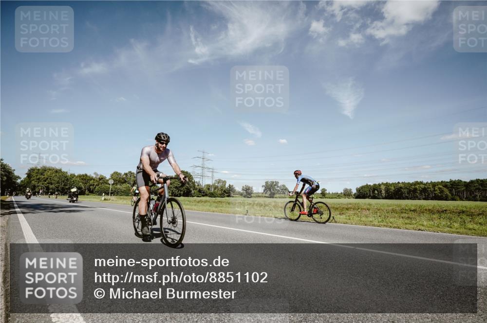 07.09.2025 - 19. Norderstedt Triathlon Michael Burmester http://msf.ph/oto/8851102 07.09.2025 14:21:49 Radfahren 872 meine-sportfotos.de