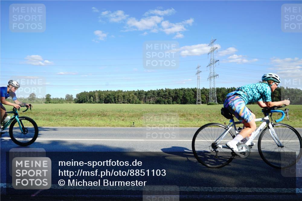 07.09.2025 - 19. Norderstedt Triathlon Michael Burmester http://msf.ph/oto/8851103 07.09.2025 15:38:49 Radfahren 402, 504, 1432, 1442, 1454 meine-sportfotos.de