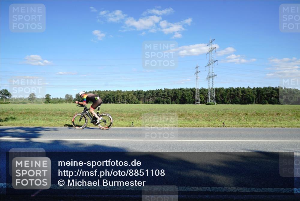 07.09.2025 - 19. Norderstedt Triathlon Michael Burmester http://msf.ph/oto/8851108 07.09.2025 15:38:52 Radfahren 447, 504, 1432, 1454 meine-sportfotos.de