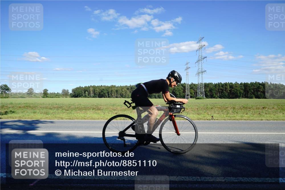 07.09.2025 - 19. Norderstedt Triathlon Michael Burmester http://msf.ph/oto/8851110 07.09.2025 15:38:54 Radfahren 447, 909, 1454 meine-sportfotos.de