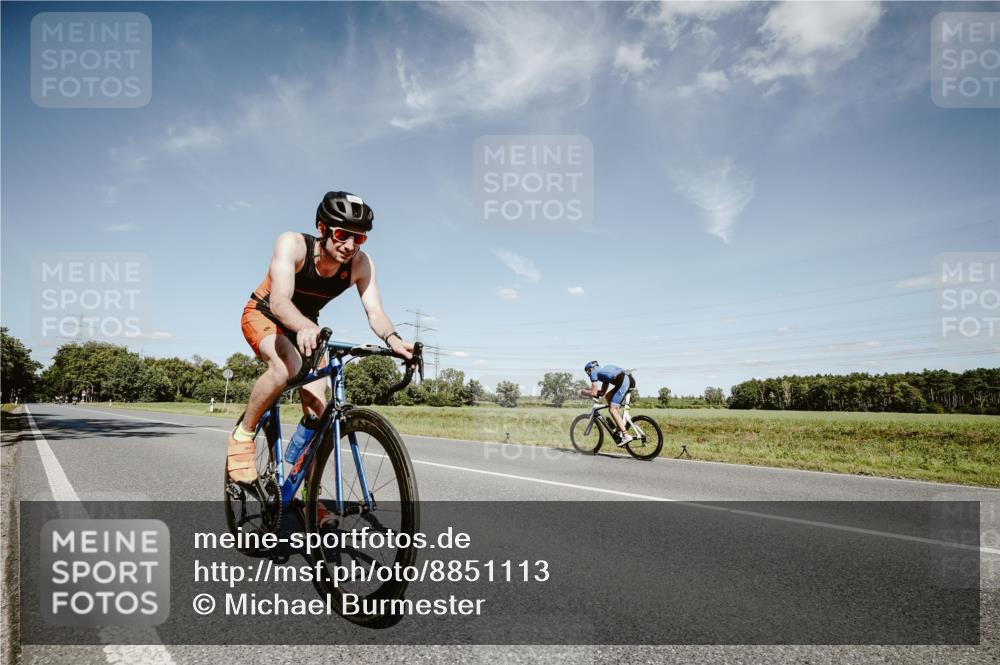 07.09.2025 - 19. Norderstedt Triathlon Michael Burmester http://msf.ph/oto/8851113 07.09.2025 14:22:01 Radfahren 1002 meine-sportfotos.de