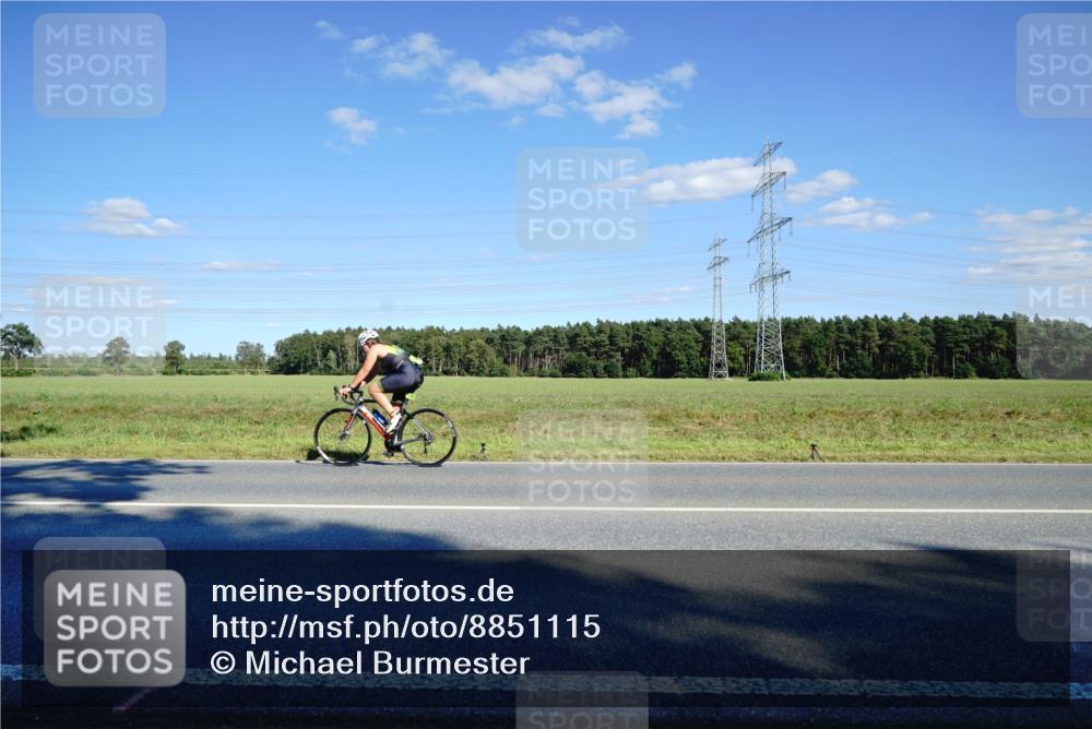 07.09.2025 - 19. Norderstedt Triathlon Michael Burmester http://msf.ph/oto/8851115 07.09.2025 15:38:59 Radfahren 909 meine-sportfotos.de