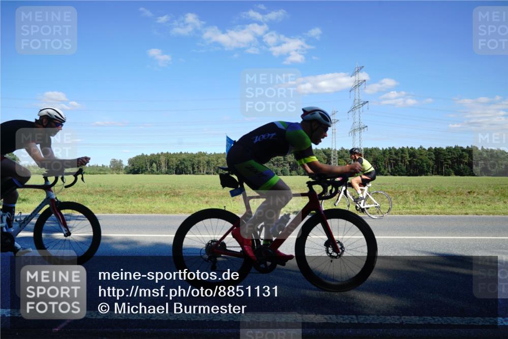 07.09.2025 - 19. Norderstedt Triathlon Michael Burmester http://msf.ph/oto/8851131 07.09.2025 15:39:08 Radfahren 397, 885, 947 meine-sportfotos.de