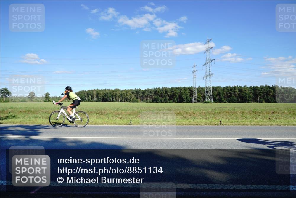 07.09.2025 - 19. Norderstedt Triathlon Michael Burmester http://msf.ph/oto/8851134 07.09.2025 15:39:09 Radfahren 397, 885, 918, 947 meine-sportfotos.de