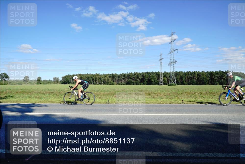 07.09.2025 - 19. Norderstedt Triathlon Michael Burmester http://msf.ph/oto/8851137 07.09.2025 15:39:10 Radfahren 397, 885, 918, 947 meine-sportfotos.de